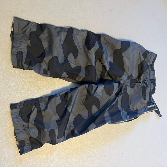 5/$25 Oshkosh lined track pants camo 2T zip ankles - Picture 2 of 4